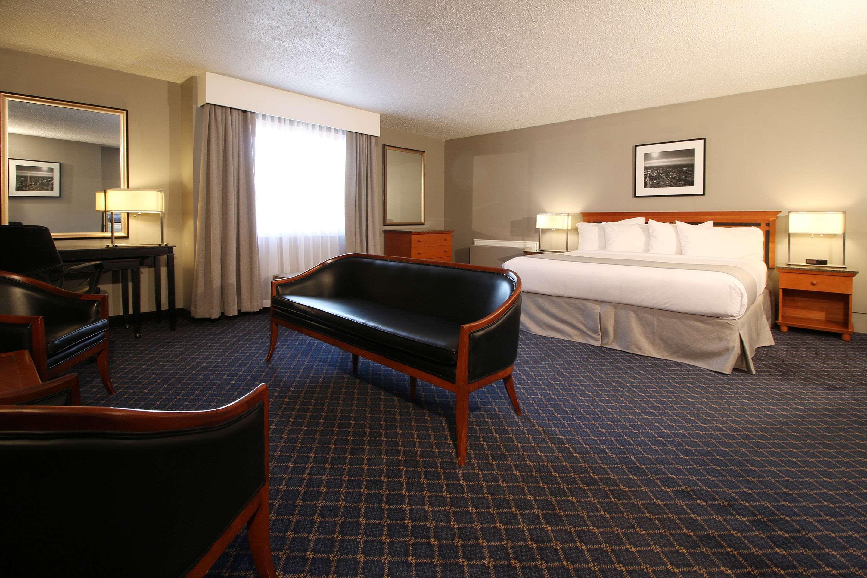 Hotel Clarion Pointe Medicine Hat Exterior foto