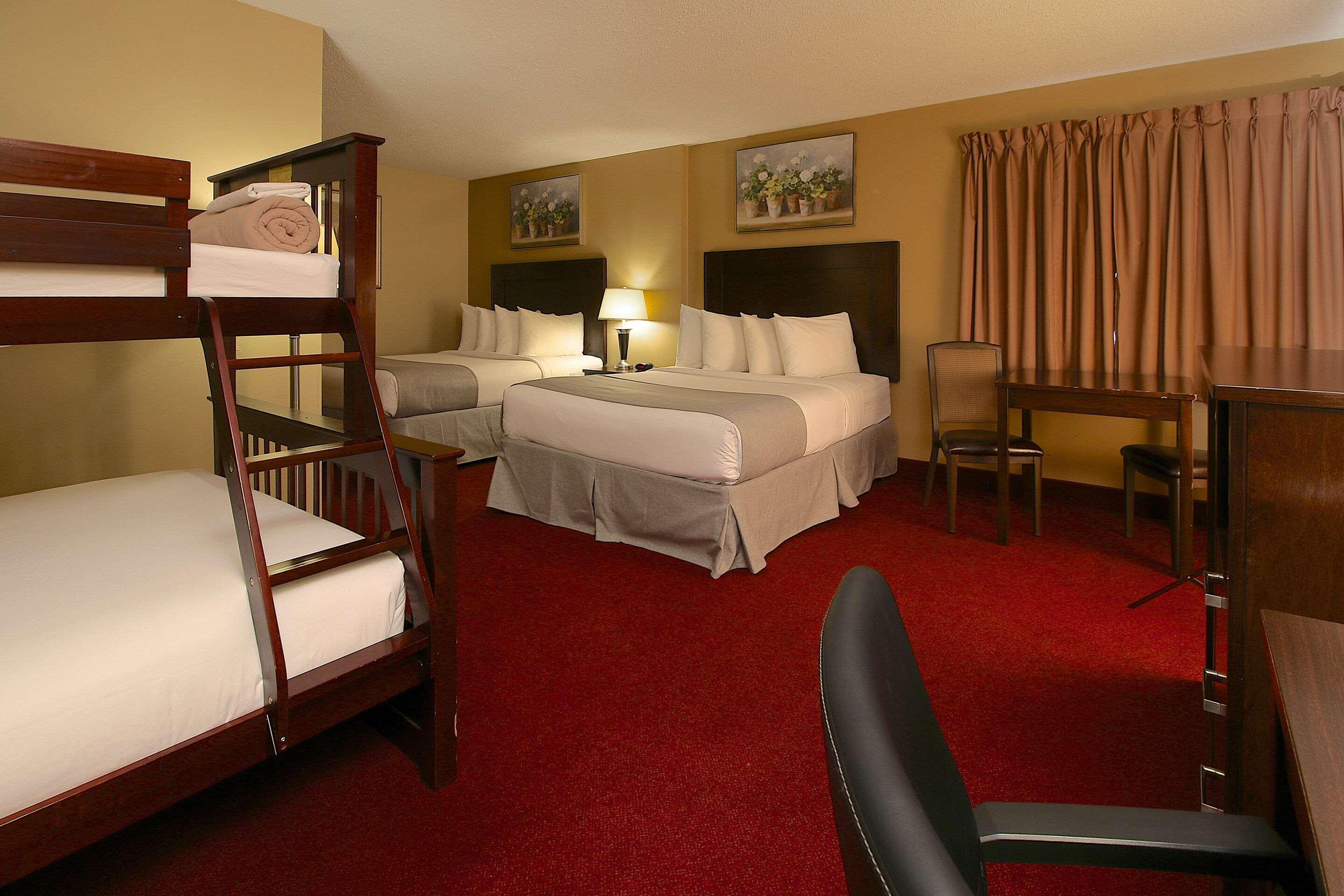 Hotel Clarion Pointe Medicine Hat Exterior foto